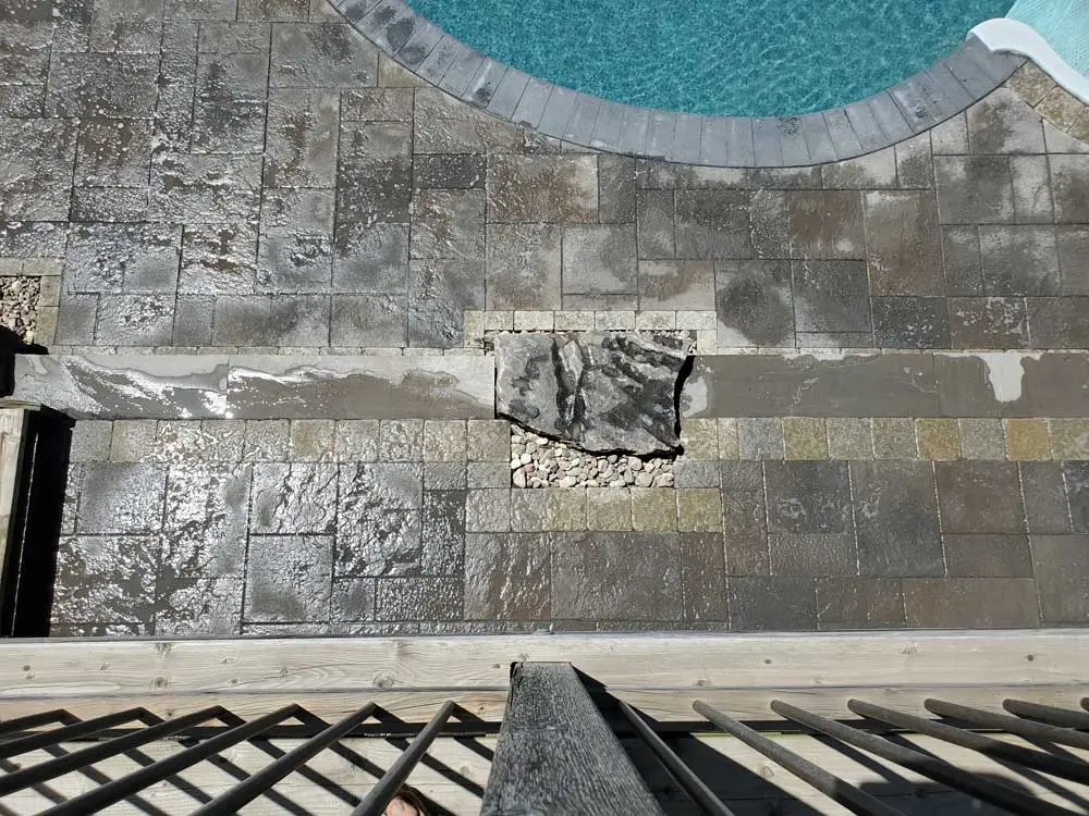 interlocking bricks (wet) detail around pool